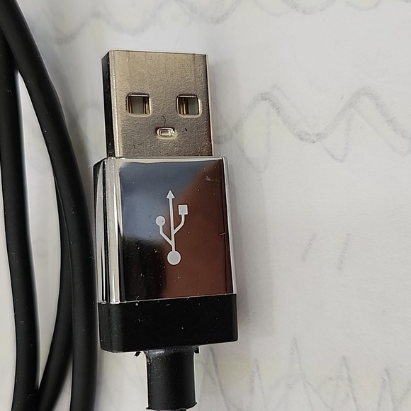 First Generation iPhone Charger - Picture 4 of 7